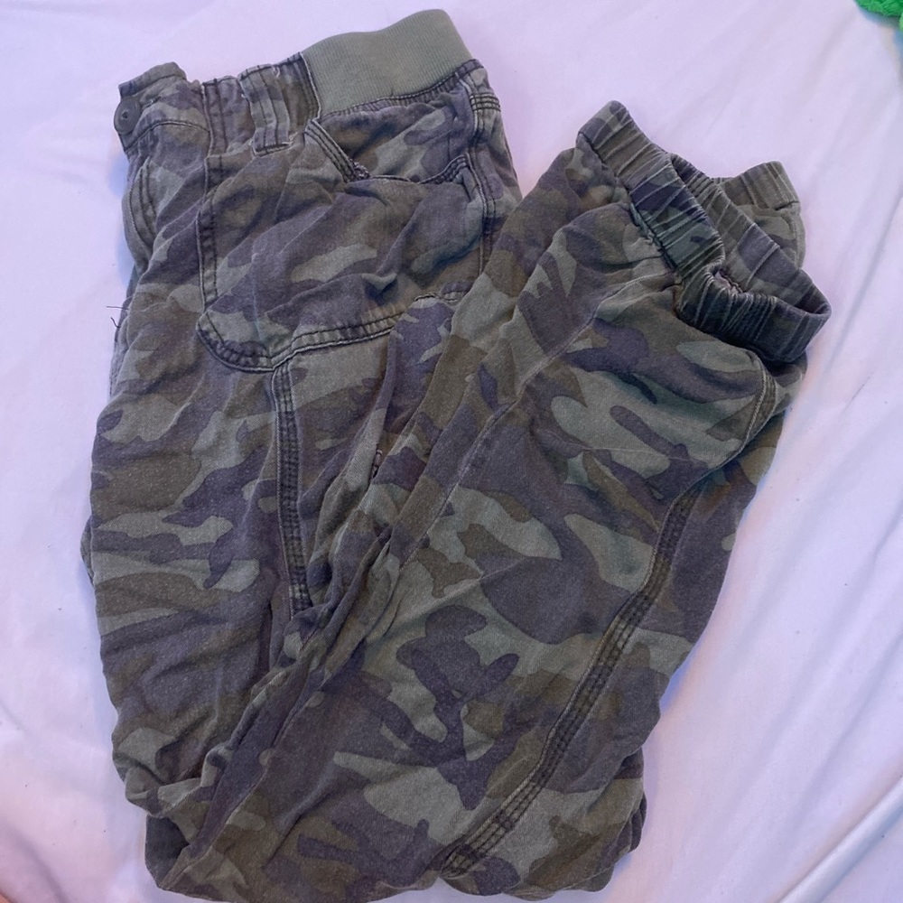 Women’s vintage flowy camo cargo pants